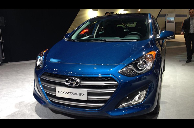 Hyundai Elantra GT 2016 khoe hang tai Chicago Auto Show-Hinh-4